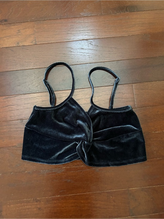 Bear Dance Tops - Bear Dance Velvet Crop Top with Twist
Knot Detail black/dark grey size S